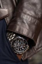 Feel the leather: cuff and natural leather grain
