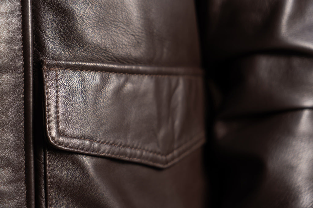 Feel the leather: patch pocket and edge finishing